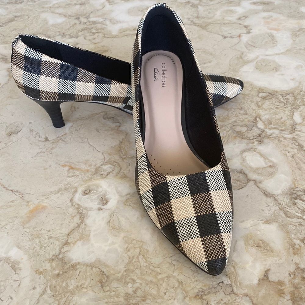 NWOT Clarks Linvale Jerica Pumps 9.5W